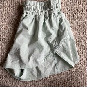 track that mid rise lined Lululemon shorts 5 inch size 8